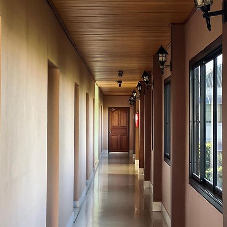 Srisomthai Hotel Убон Ратчатани Екстериор снимка