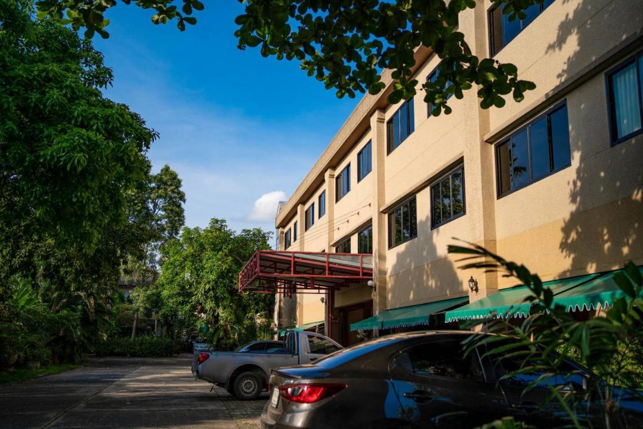 Srisomthai Hotel Убон Ратчатани Екстериор снимка