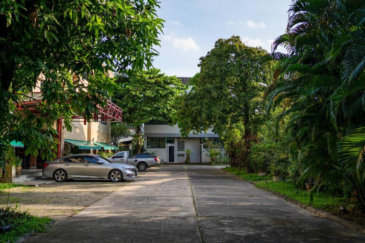 Srisomthai Hotel Убон Ратчатани Екстериор снимка