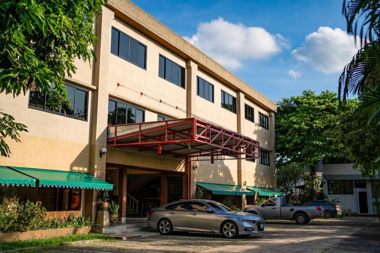 Srisomthai Hotel Убон Ратчатани Екстериор снимка