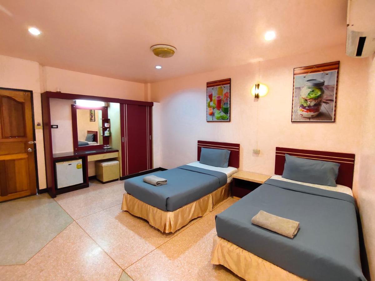 Srisomthai Hotel Убон Ратчатани Екстериор снимка