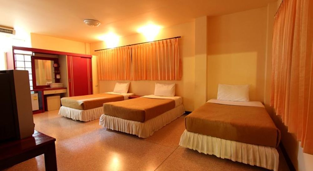 Srisomthai Hotel Убон Ратчатани Екстериор снимка