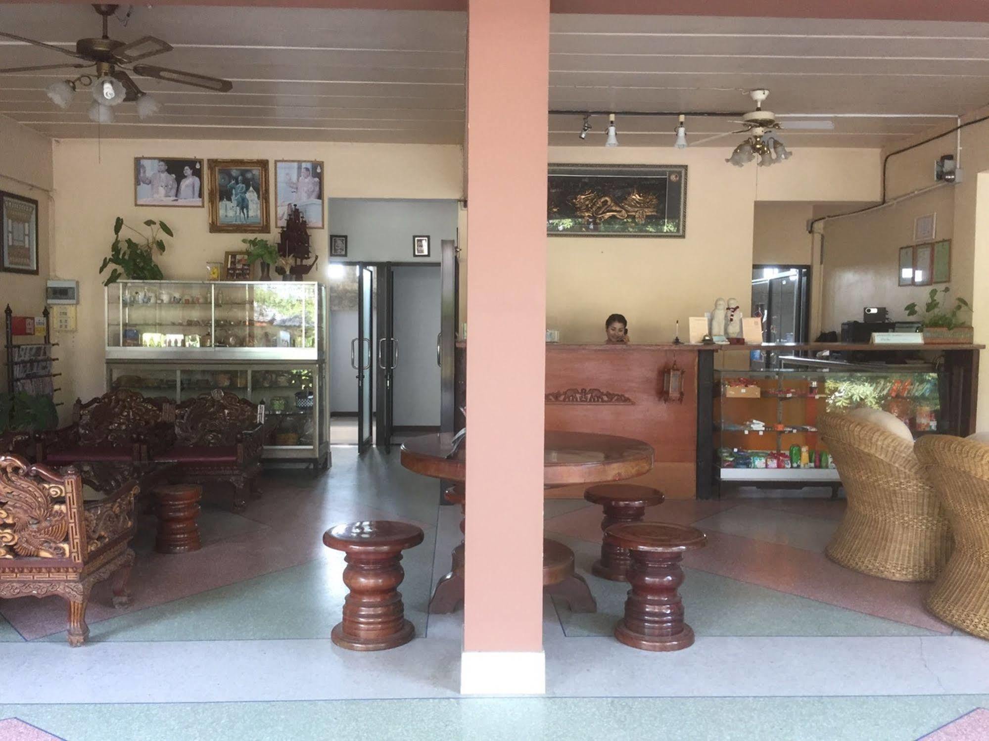 Srisomthai Hotel Убон Ратчатани Екстериор снимка